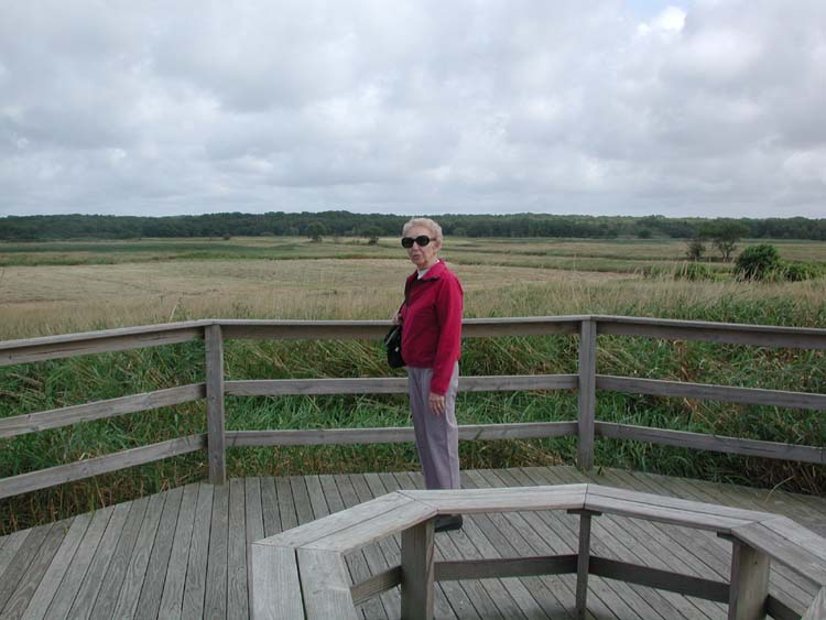 Mom at Dwyer Farm.jpg 61.3K